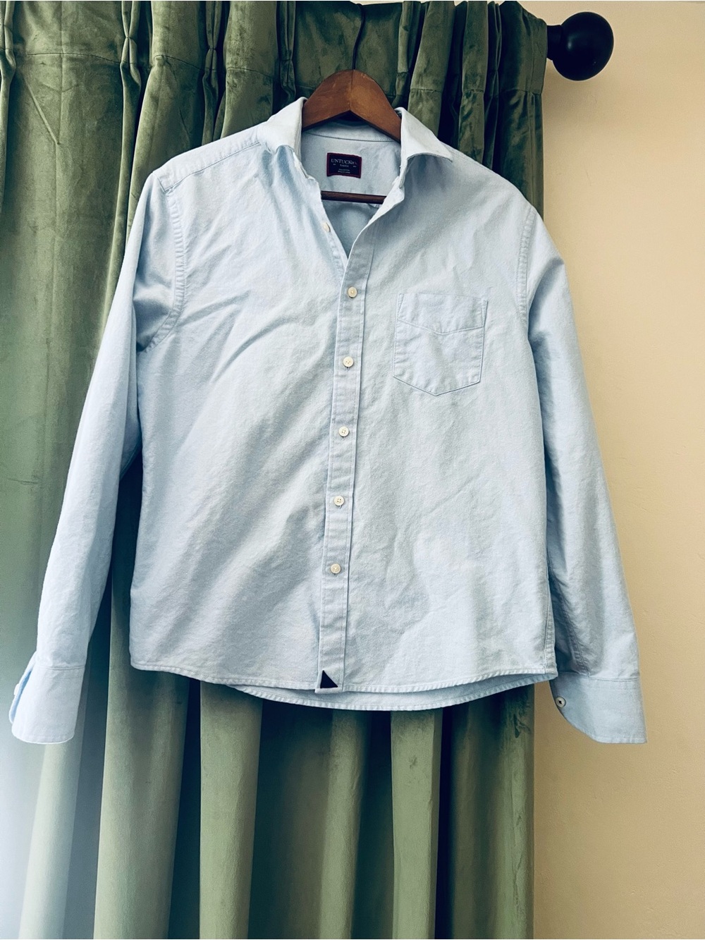 Untuckit Women’s button down shirt size small